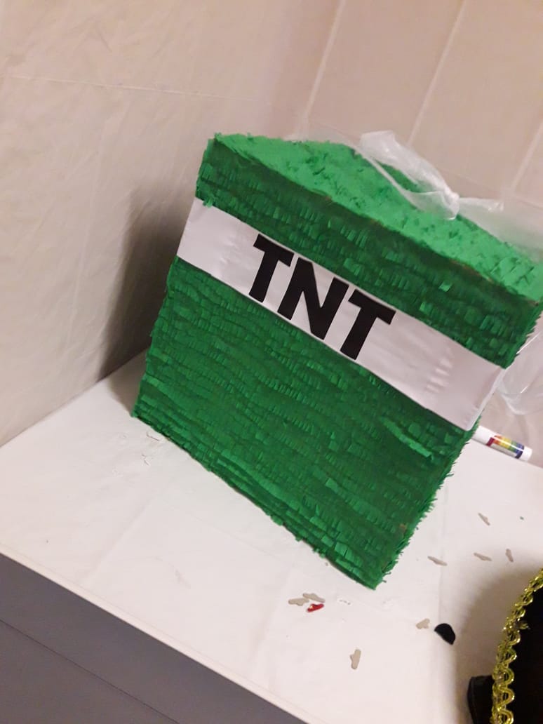 Variatas TNT Cube Pinata